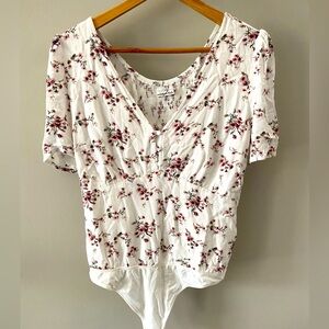 Abercrombie & Fitch Floral Short Sleeve V Neck Bodysuit
